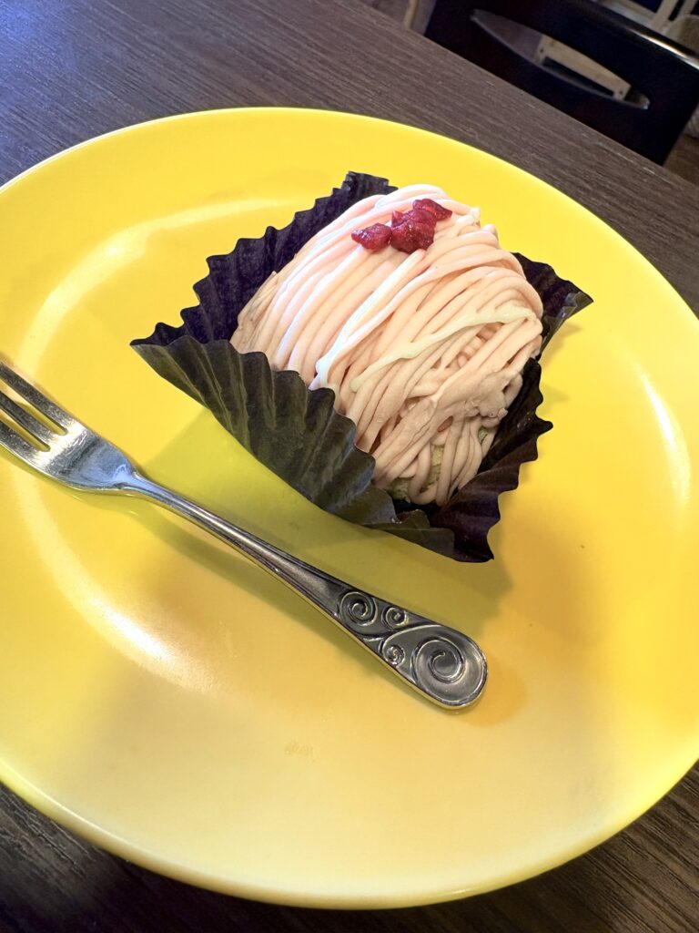 新ケーキ「あまおう苺のモンブラン」^ ^